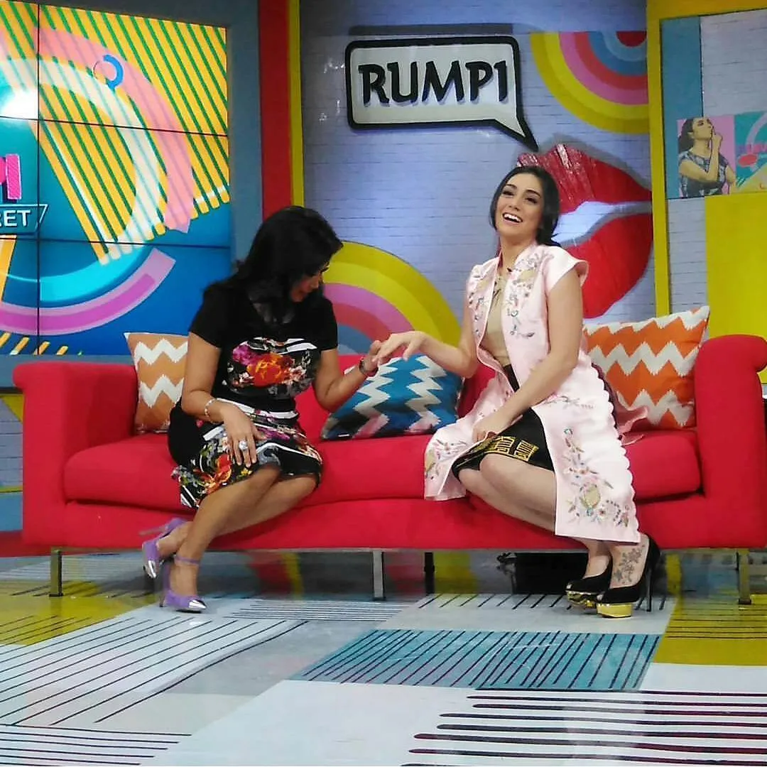 Celine tak mau menjelaskan soal cincinnya © instagram.com/celine_evangelista
