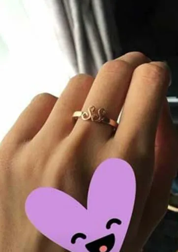 Cincin berinsial SS milik Syahnaz © istimewa