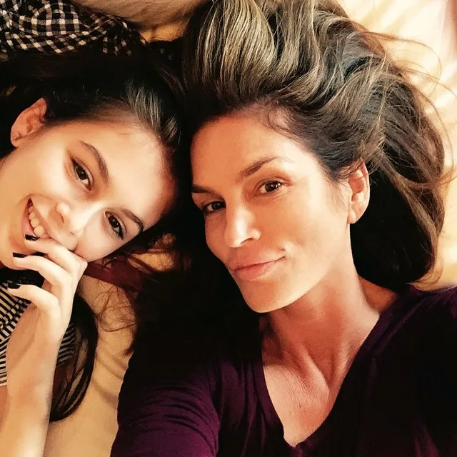 Cindy dan Kaia tanpa make up, cantik mana? @ instagram.com/cindycrawford