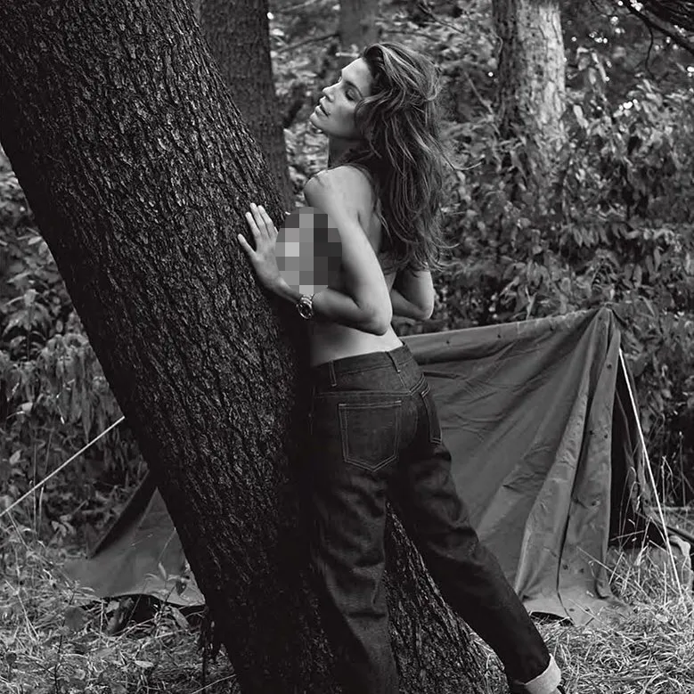 Cindy pamerkan pose topless-nya @ instagram.com/cindycrawford
