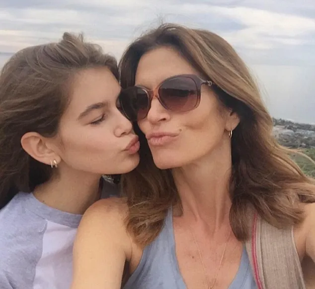 Selfie tanpa make up Kaia dan Cindy, cantik mana? © instagram.com/cindycrawford
