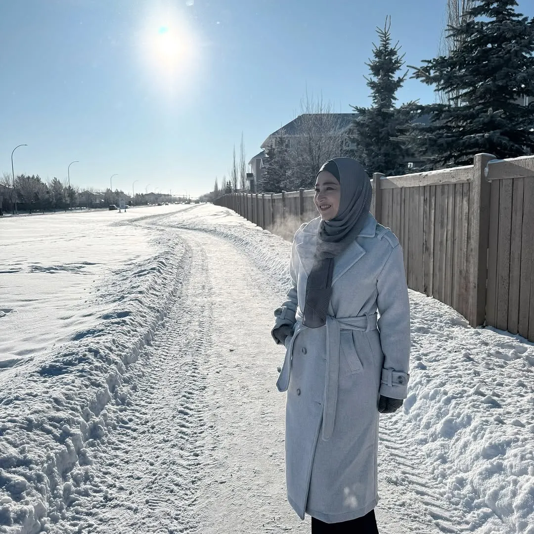 Cindy Fatikasari dan Tengku Firmansyah Nikmati Winter (Credit: Instagram/cindyfatikasari18)