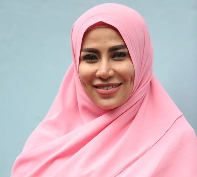 Berawal dari mendengarkan ceramah Ustaz Somad, Cinta pun mantap untuk berhijrah. © KapanLagi.com/Budy Santoso