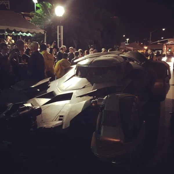 Penampakan Bat Mobile dari dekat di Comic-Con San Diego 2015/©Official Twitter Batman V Superman