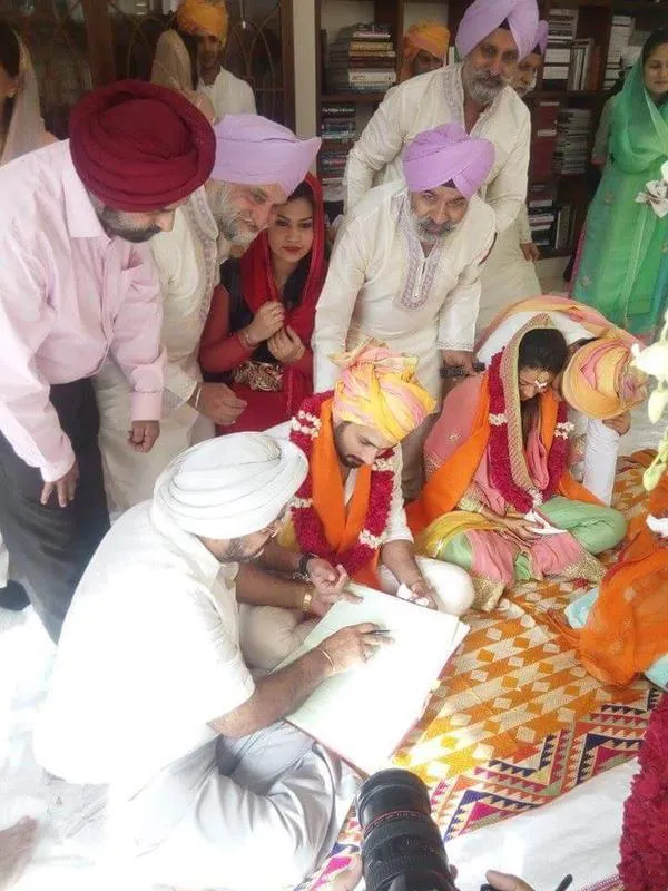 Begini ritual pernikahan Shahid dan Mira. @pinkvilla