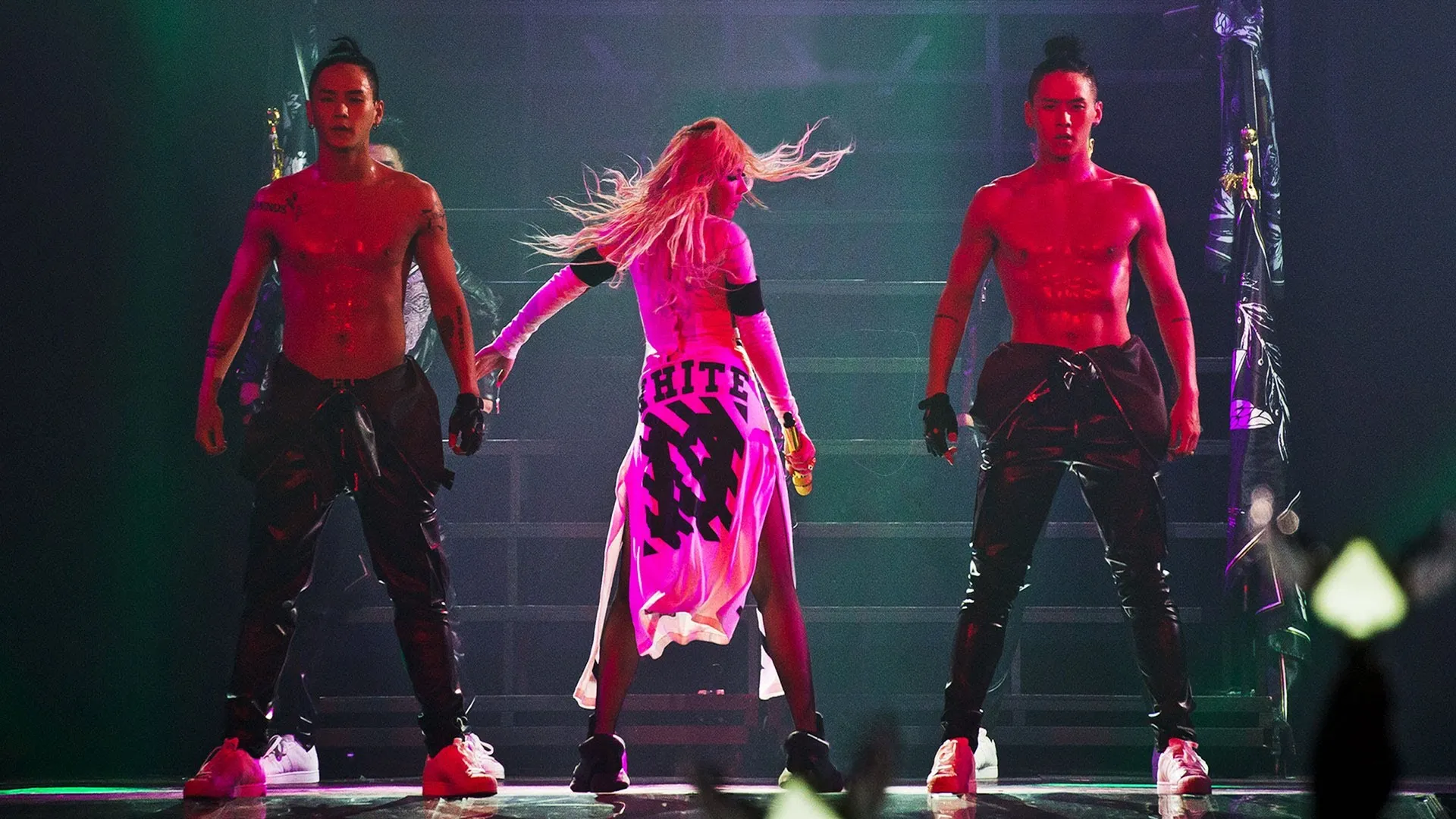 CL 2NE1 kembali membawakan lagu MTBD berisi ayat Al Quran. ©YG Entertainment