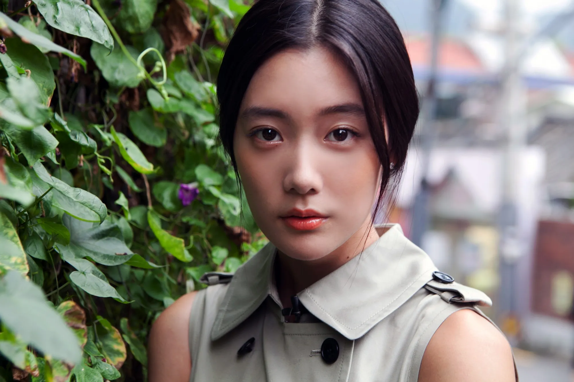 Clara merasa terganggu dengan perhatian lebih yang diberikan mantan CEO-nya © hqkpopgirls.tumblr.com