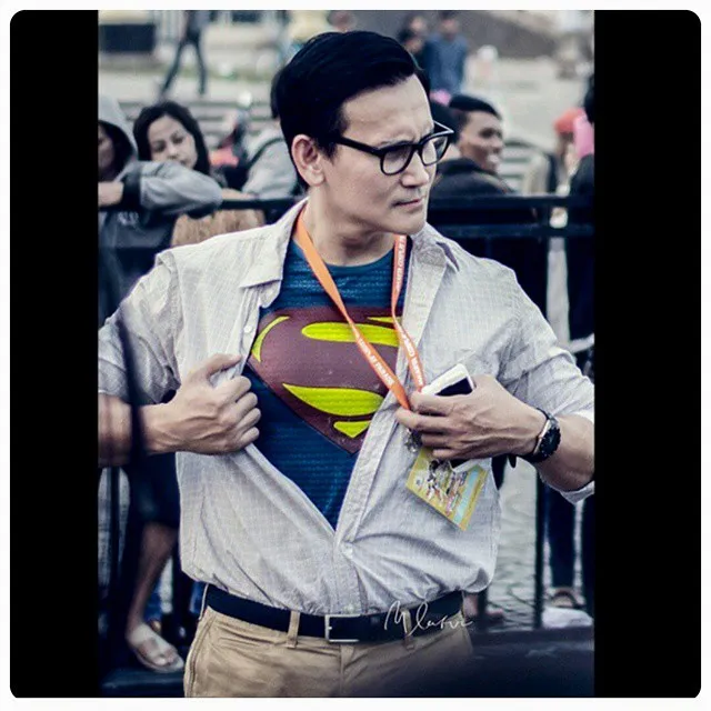 Sudah mirip belum dengan Clark Kent dalam cerita SUPERMAN? (Instagram/Marcelinolefrandt)