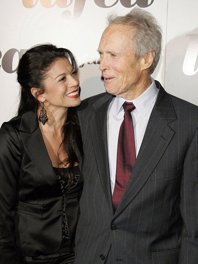 Umur 84 Tahun, Clint Eastwood Resmi Ceraikan Istri 