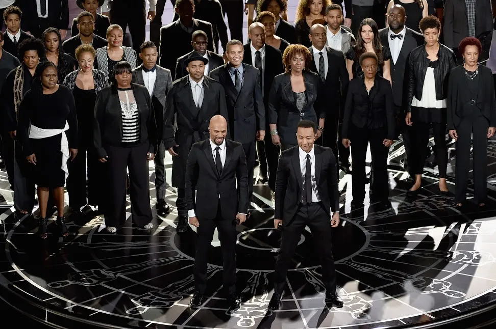John Legend dan Common seusai membawakan Glory di ajang Oscar 2015/©AFP