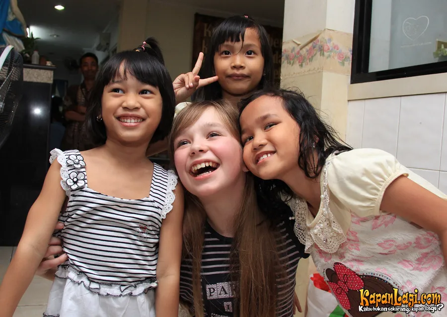 Connie Talbot di panti asuhan @foto: KapanLagi.com®/Agus