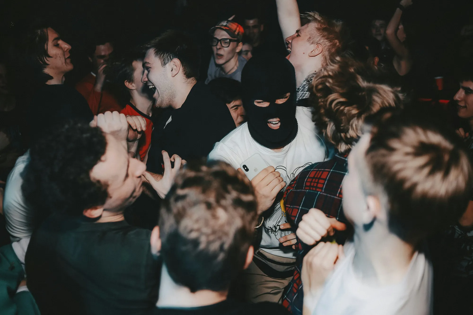 Contoh Penggunaan Kata Gaul Bjir dalam Kalimat (credit: unsplash)