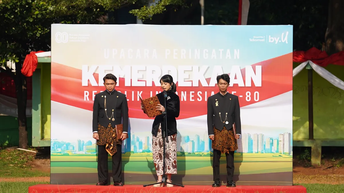 Kak Kev, Sintya Marisca, dan Bachrul Alam jadi petugas upacara Pesta Merdeka Segitunya by.U. (c) Istimewa