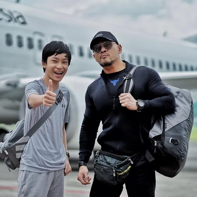 Azka dan sang ayah, Deddy Corbuzier (Credit: instagram.com/mastercorbuzier)