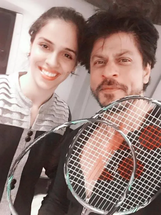 Shahrukh Khan senang bisa bertemu dengan Saina Nehwal. ©twitter/iamsrk