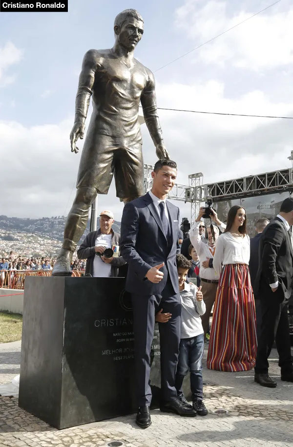 Patung Cristiano yang sukses bikin heboh socmed ©fameflynet.com