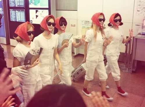 Gaya fashion bandara Crayon Pop via Soompi