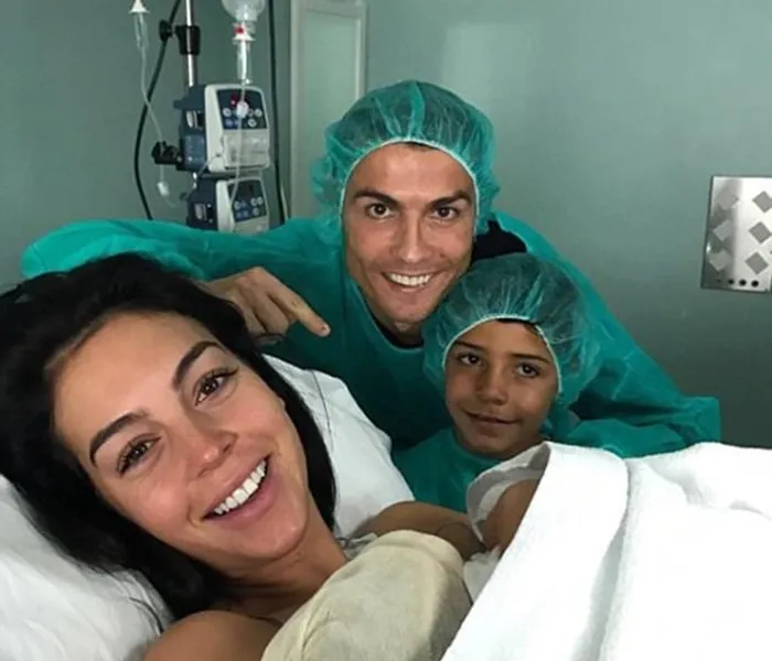 Cristiano Ronaldo kini jadi bapak 4 anak © dailymail.co.uk
