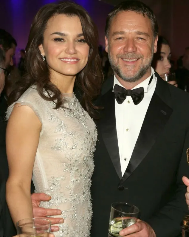 Samantha Barks - Russell Crowe @ dailymail.co.uk