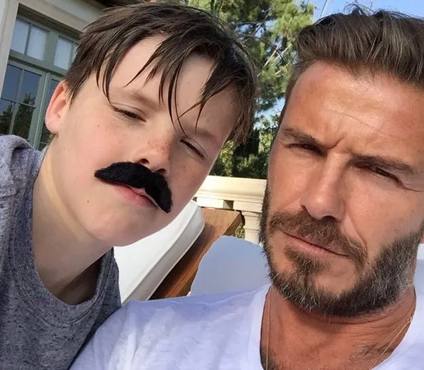 Ketika Cruz berusaha menyaingi pesona ketampanan David © instagram.com/cruzbeckham