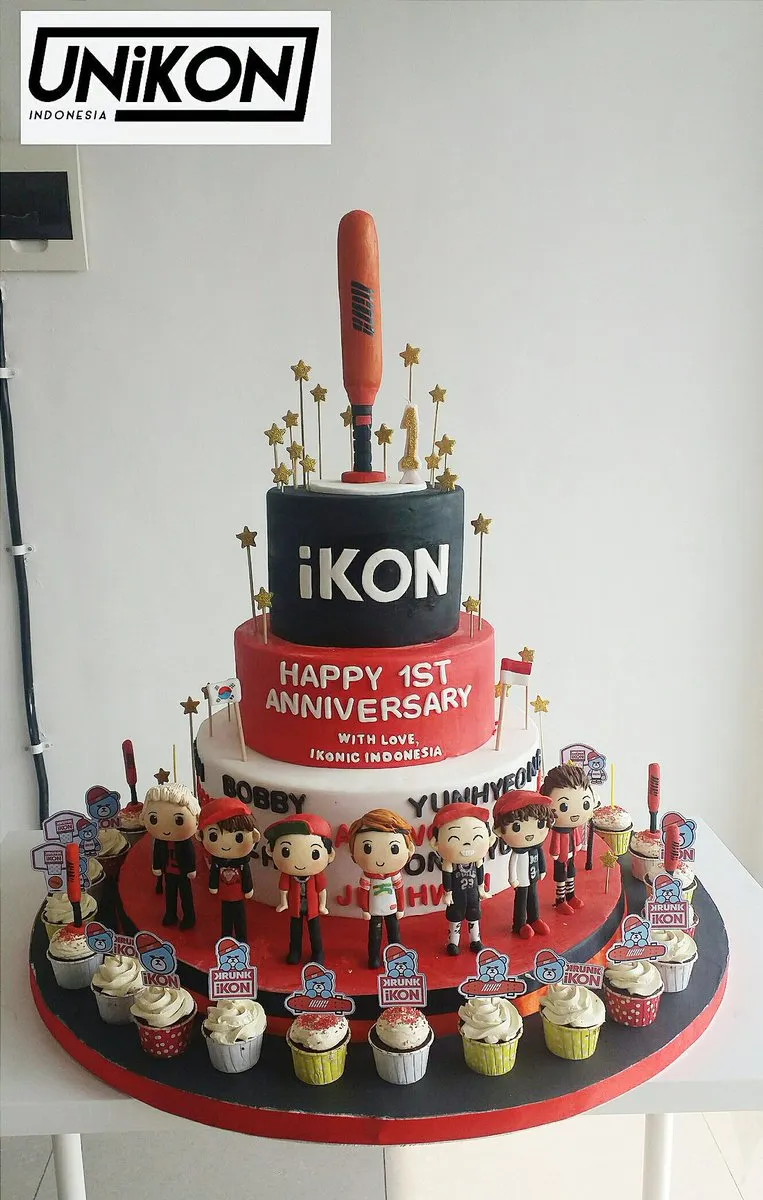 Kue ultah debut setahun iKON © Twitter @UNiKON_ID