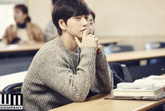 Park Hae Jin sedih, kecewa, dan minta maaf pada fans soal Cheese in the Trap. © WM Company