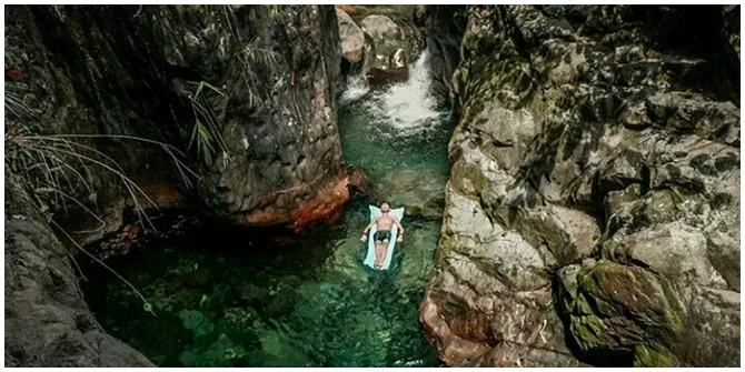Curug Leuwi Lieuk yang sering disebut Green Canyoonnya kota Bogor dan banyak dikunjungi oleh wisatawan.