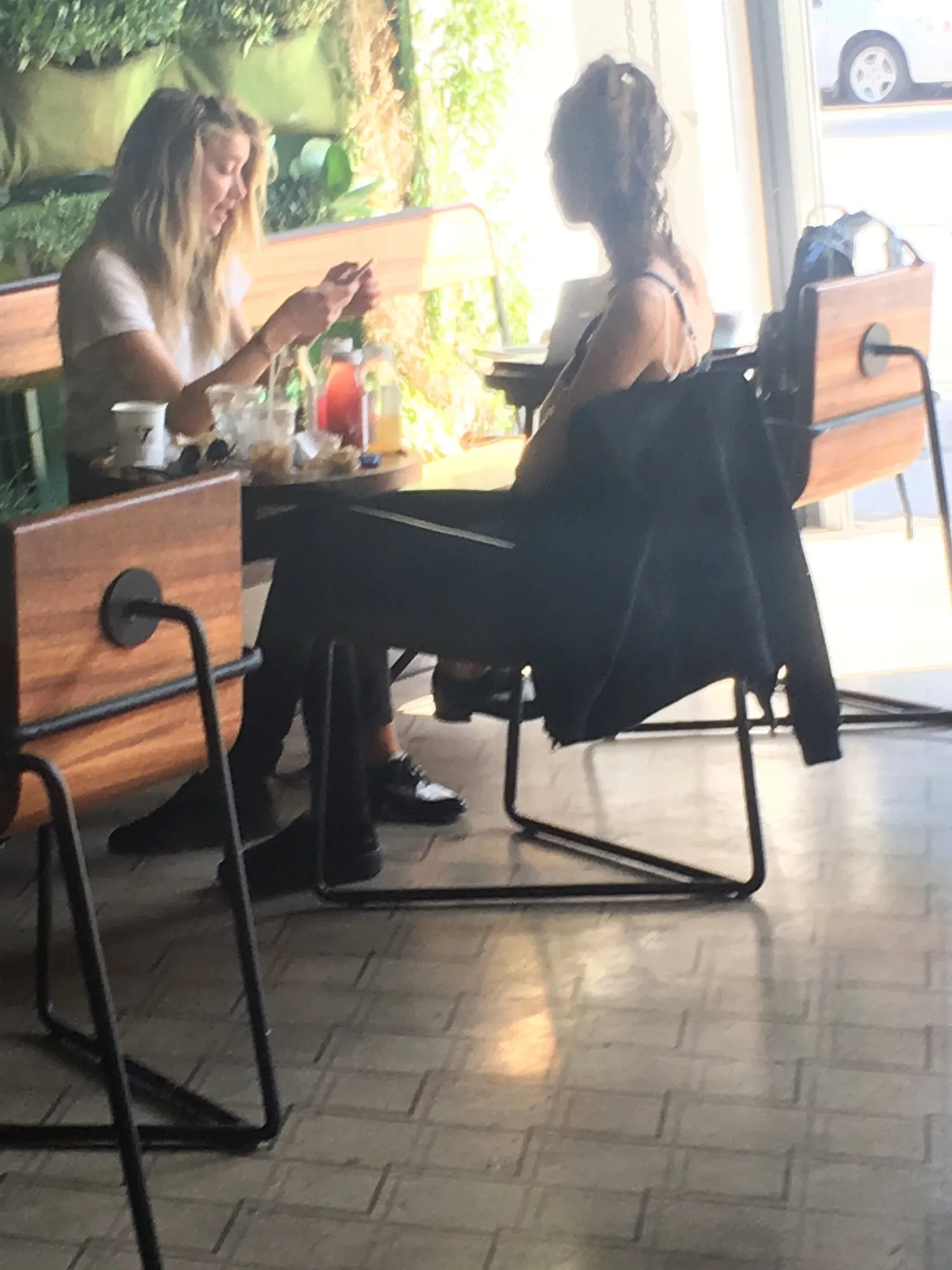 Amber Heard dan Cara Delevingne 'kencan' bareng © Teitter.com/elt0nb0y