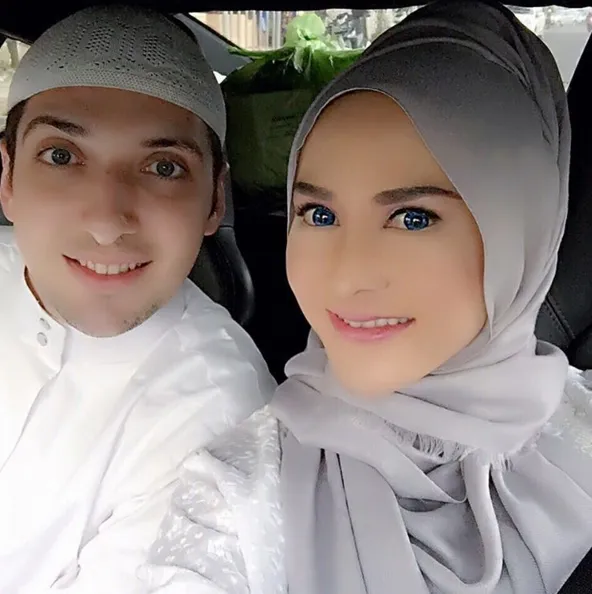 Alona dan pacar bulenya yang mualaf © Koleksi Pribadi