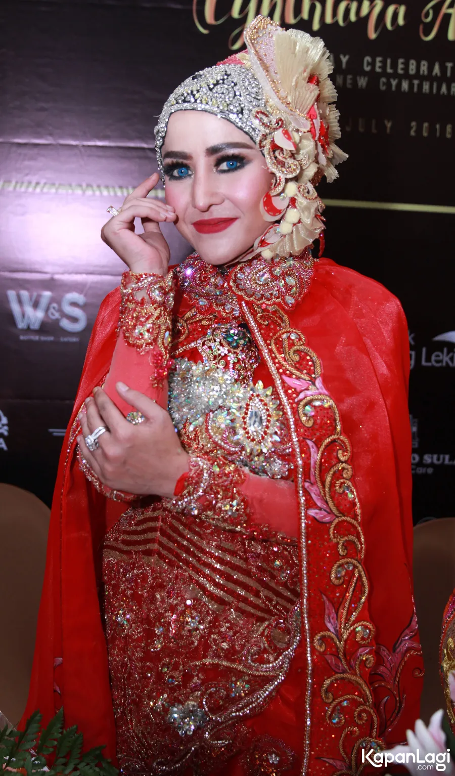 Alona ditolak masuk ke klub karena kukuh berhijab/©KapanLagi.com®/M. Akrom Sukarya