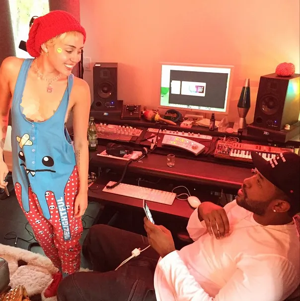 Miley & Mike dalam studio rekaman © Miley Cyrus/instagram