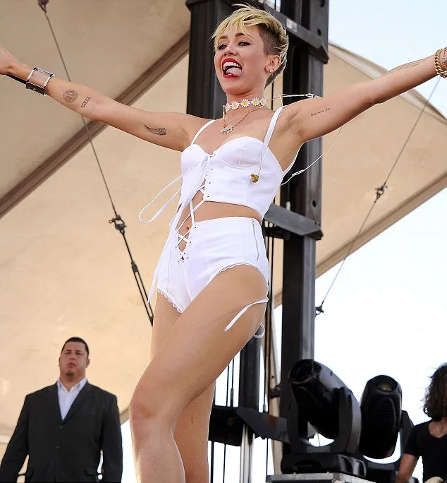 Miley Cyrus @ dailymail.co.uk