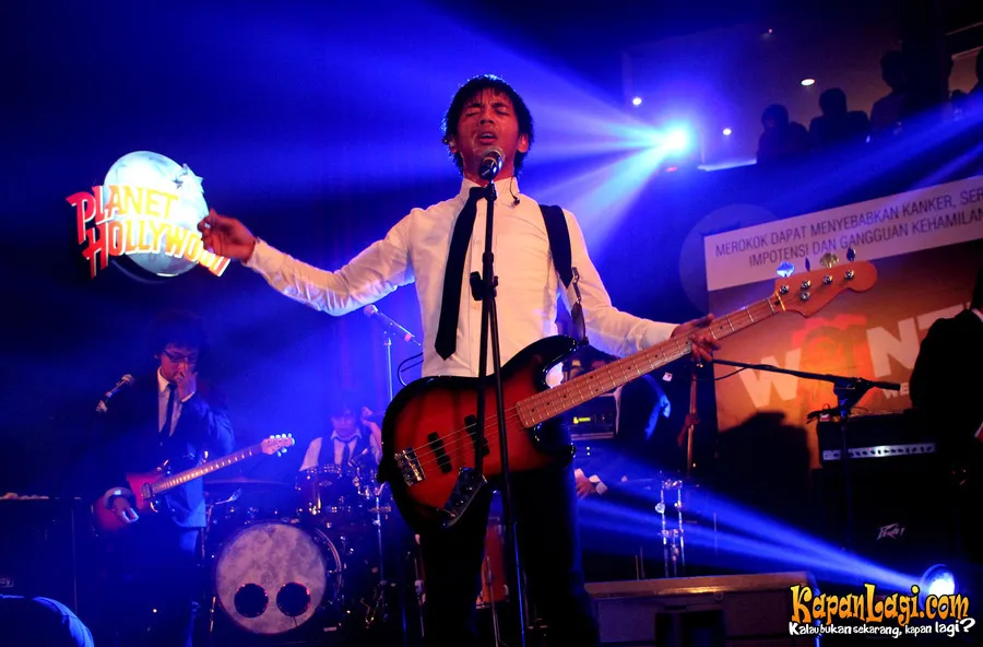 d Masiv harus mengaransemen lagu sehingga bernuansa Jazz.