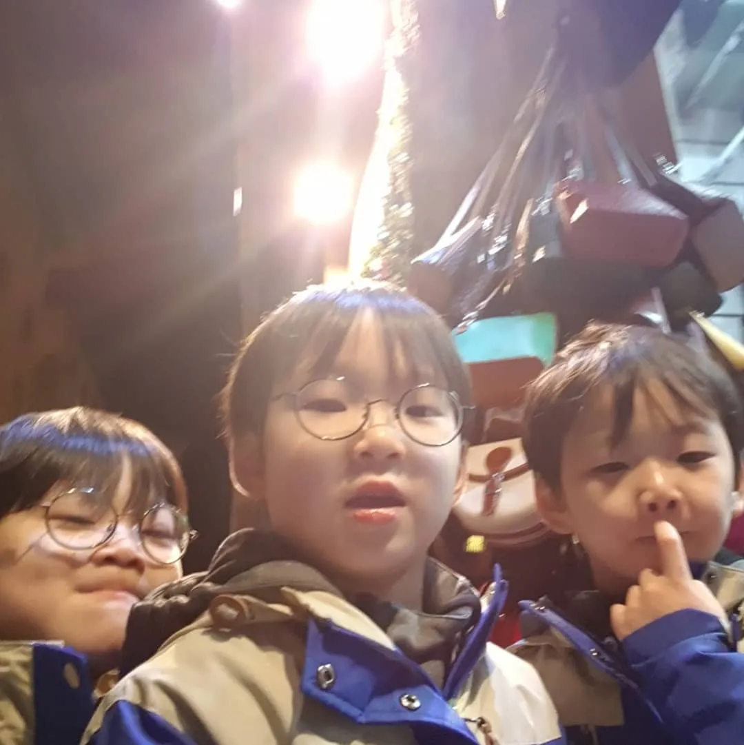 Selfie pertama Song Triplets yang diambil Daehan © instagram.com/songilkook