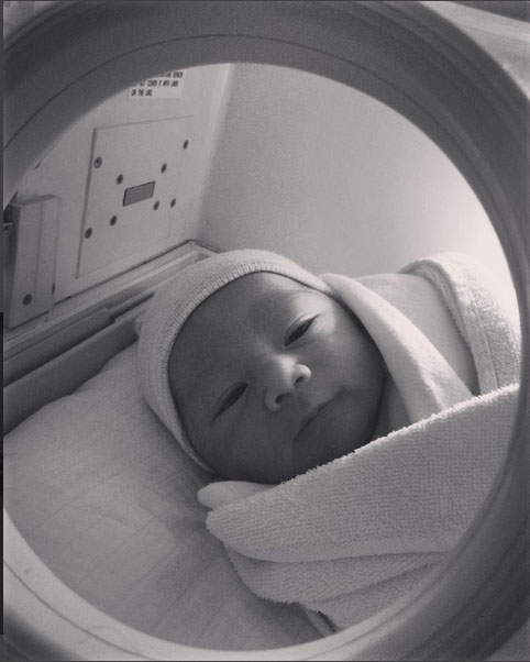Dahlia Poland lahirkan anak pertamanya © Instagram.com/fandych