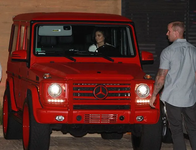 Kylie Jenner dapat hadiah mobil seharga 1,5 M rupiah