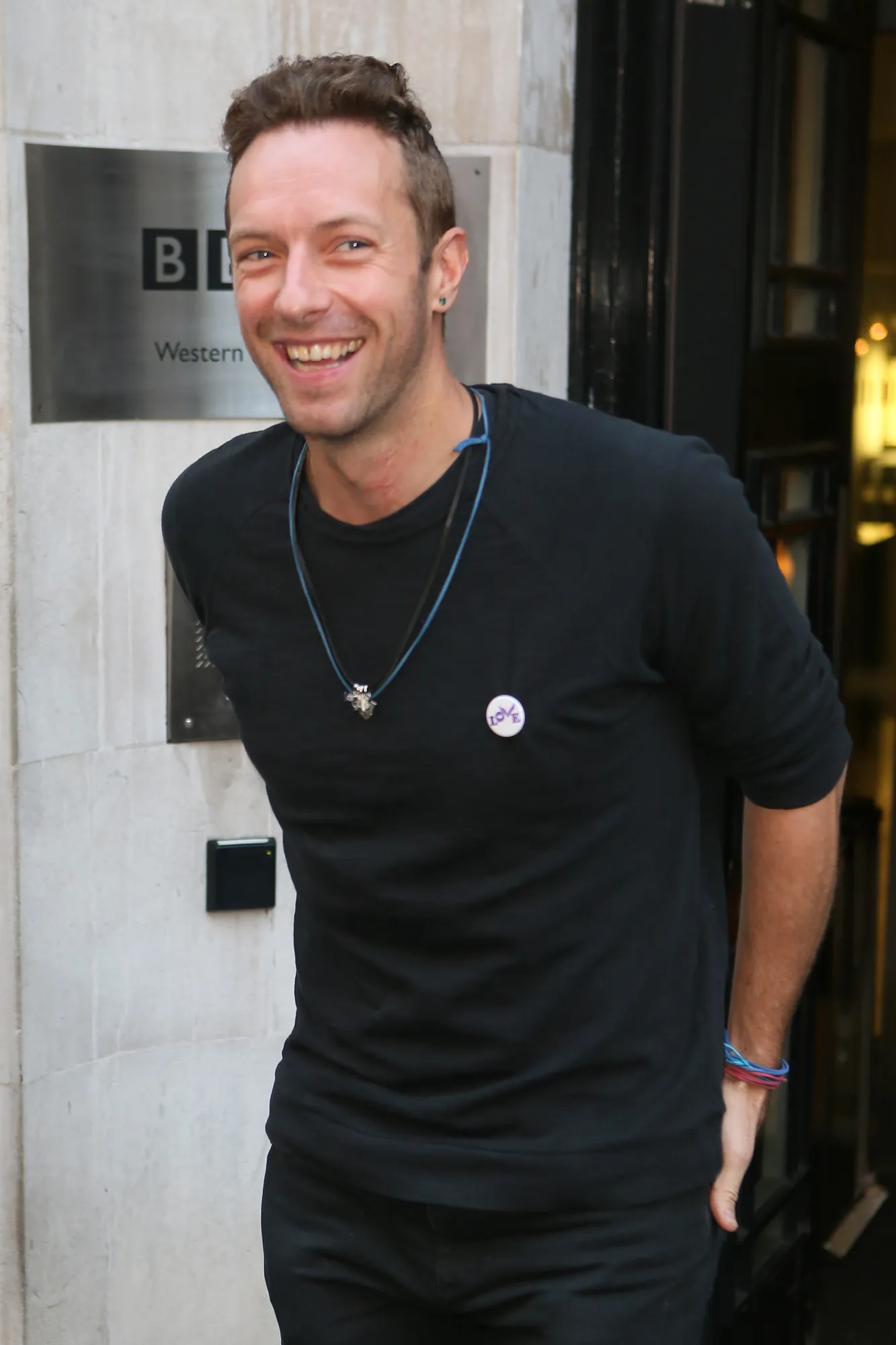 Chris ajak Dakota dinner di restoran sushi © splashnews.com