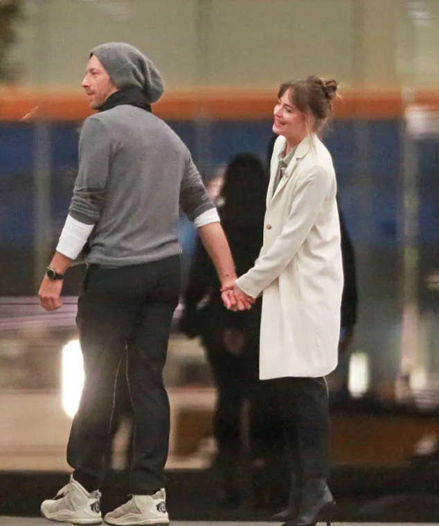 Chris dan Dakota saat menghadiri pesta ultah Ellen DeGeneres © dailymail.co.uk