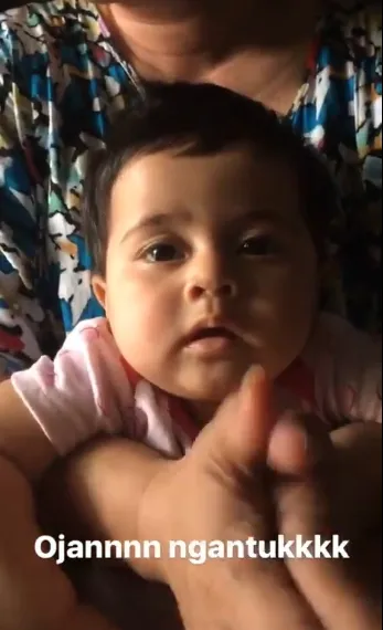 Dakshu berusaha untuk tetap terbangun, tapi... ©instagram/ddfrescilia