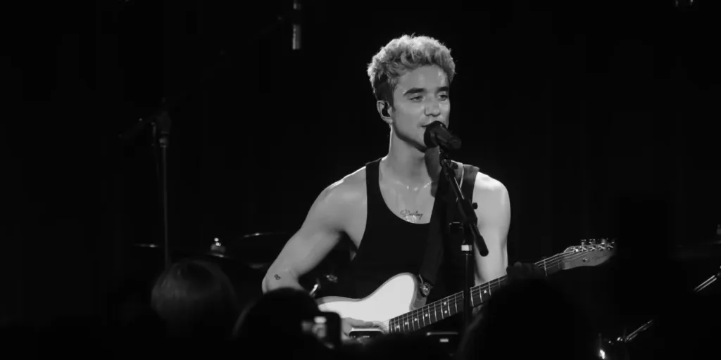 Daniel Seavey - Fall Into You