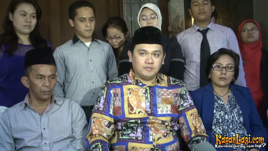 EDH mengungkap Farhat mengumbar janji palsu untuk menikahi. 