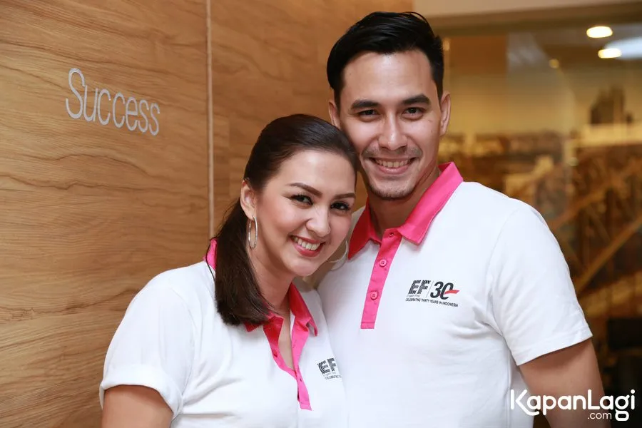 Donna dan Darius cari pendidikan yang terbaik untuk anak © KapanLagi.com®/Agus Apriyanto