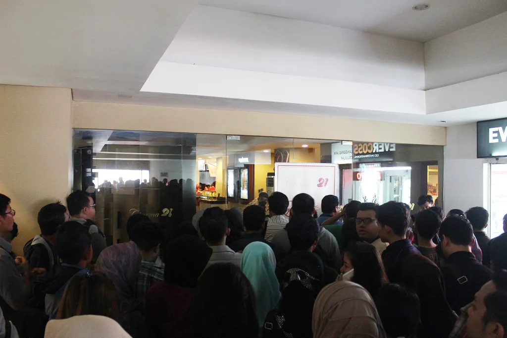 Penuhnya antrean AADC 2 di Mandala 21 Malang/©Kapanlagi.com®/Darmadi Sasongko