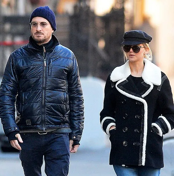 Darren dan J-Law sudah putus sebulan yang lalu © dailymail.co.uk