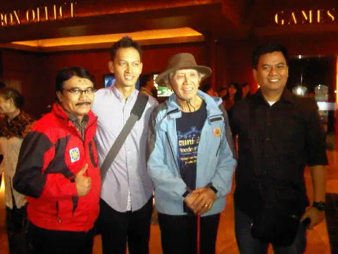 Adhyaksa Dault bersama Herman Lantang dan sang penulis novel Donny Dhirgantoro.