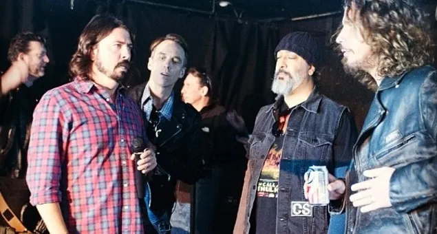 Dave Grohl bersama Soundgarden di set klip By Crooked Steps @www.fasterlouder.com.au