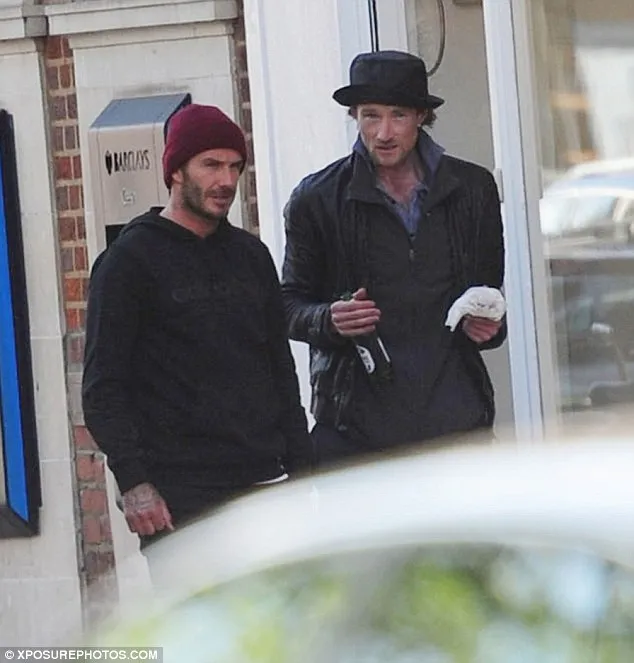 David Beckham Traktir Makan Tunawisma © Daily Mail