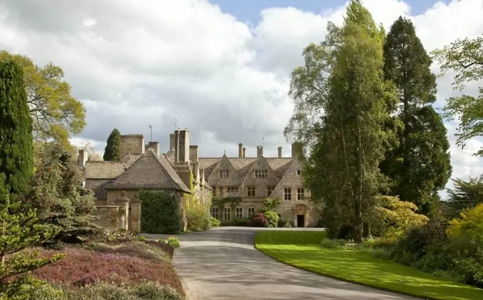 Inilah rumah baru yang jadi pilihan David & Victoria © SWNS.com