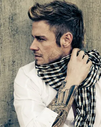 Ini dia Andy Harmer, 'kembaran' David Beckham @ beckhamlookalike.com