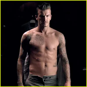 David Beckham tampil topless untuk iklan parfum barunya.